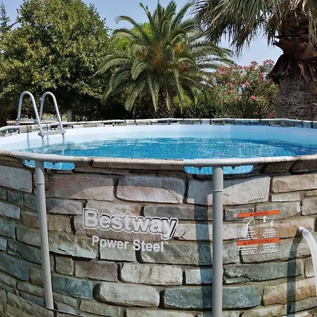 4 Bedrooms - Sleeps 10 - Pets - Pool - Hottub